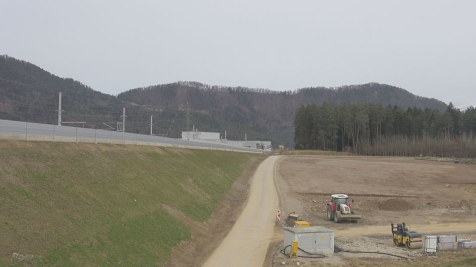 Livebild Baukamera 11 - Webcam 'Montageplatz' - ÖBB Koralmbahn - Baustelle Tragwerkserneuerung Jauntalbrücke (ca. 5 Minuteninterval)