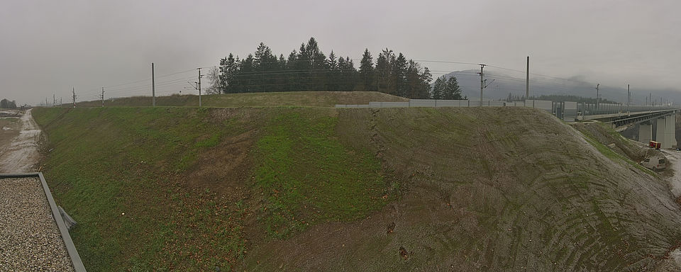 Livebild Baukamera 3 - Webcam 'Gesamtpanorama südlicher Brückenkopf' - ÖBB Koralmbahn - Baustelle Tragwerkserneuerung Jauntalbrücke (ca. 15 Minuteninterval)